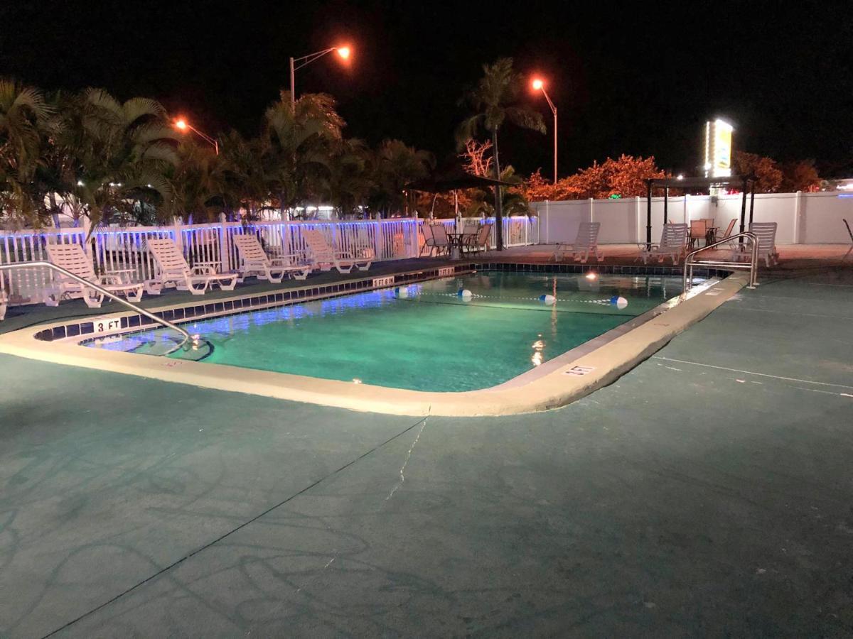 Sunshine Inn & Suites Venice, Florida Venice Gardens Exterior foto